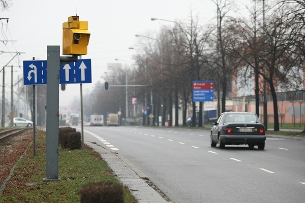 - W Łodzi najwięcej zdjęć pstryka fotoradar na ul....