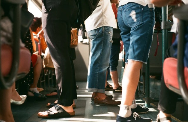 Problem mieszkańców Bobolic zaczął się kilka tygodni temu, kiedy z przejazdów na trasie Bobolice – Koszalin zrezygnował jedne z prywatnych przewoźników.