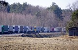 Dorohusk. Kierowcy tirów czekają ok. 8 dni na przekroczenie granicy polsko-ukraińskiej. Na S19 nadal protestują rolnicy