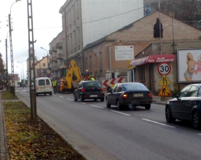 Przy budynku muzeum do jutra obowiązuje ograniczenie prędkości do 30 km/h.