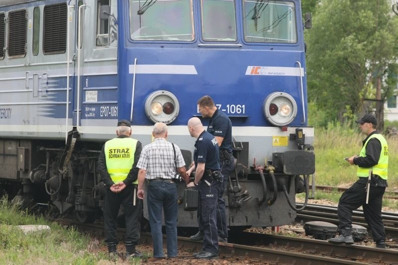 Uszkodzony pociąg na torach pod Kielcami