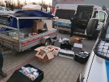 Policjanci z Opola zatrzymali złodziei, którzy ukradli żywność, latarki, sprzęt elektroniczny, hełmy, kamizelki i buty dla walczącej Ukrainy