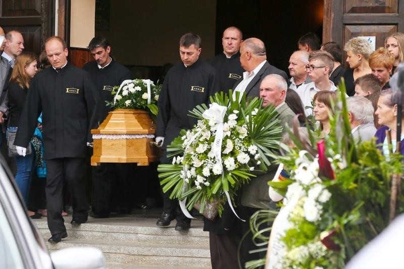 Wrocław: Pogrzeb ofiar rodzinnej tragedii na Hubach [ZDJĘCIA]