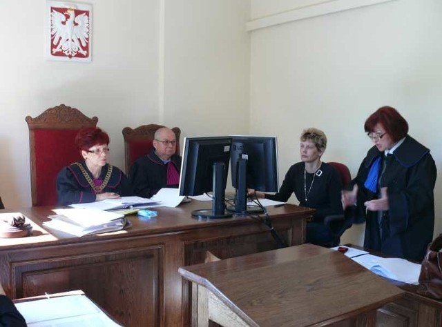 Sąd Pracy  w Starachowicach, zajął się w poniedziałek sprawą rozwiązania umowy o prace z Danutą Krępą.          
