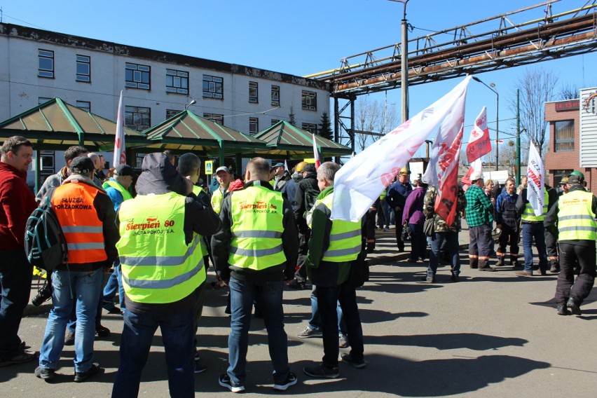Pracownicy Huty Pokój w Rudzie Śląskiej zapowiedzieli strajk 24-godzinny. Zastrajkują 7 maja o godz. 6.00