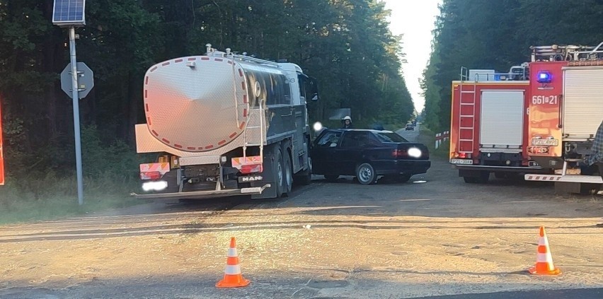 Kierujący samochodem marki mercedes, który doprowadził do...