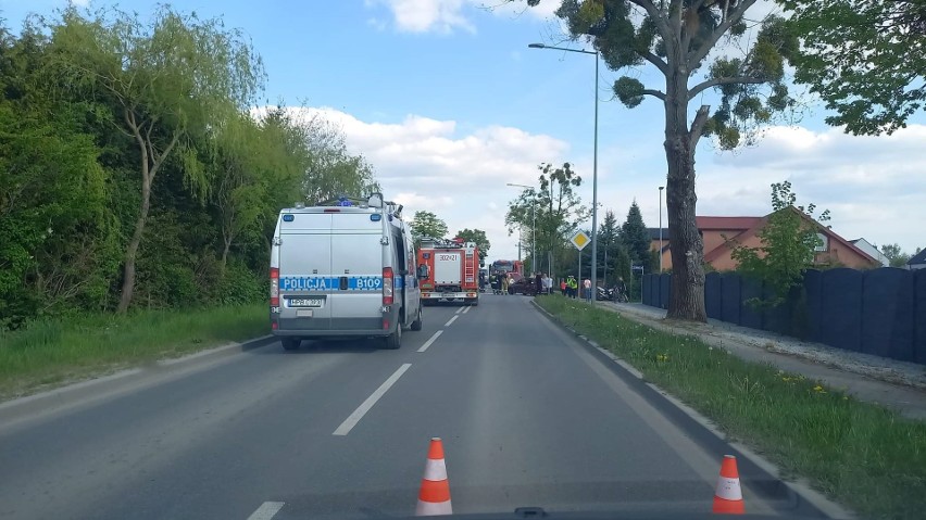 Wypadek w Nadolicach Wielkich pod Wrocławiem. Osobówka zderzyła się z motocyklem