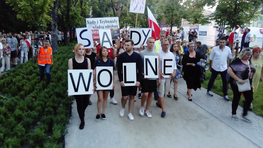 10 tysięcy osób protestowało we Wrocławiu w obronie sądów