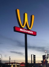 McDonald's i MTV w hołdzie kobietom odwróciły swoje loga