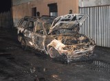 Dwa samochody spłonęły w nocy we Włocławku [wideo]
