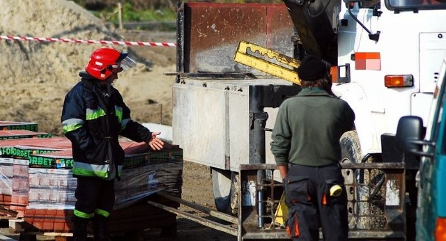 21-latek przygnieciony ramionami dźwigu, zginął na miejscu.