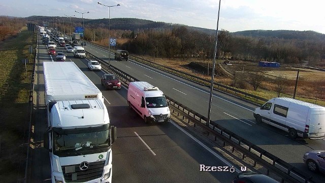 Wypadek na A4 utworzył dzisiaj duże korki na obwodnicy Krakowa