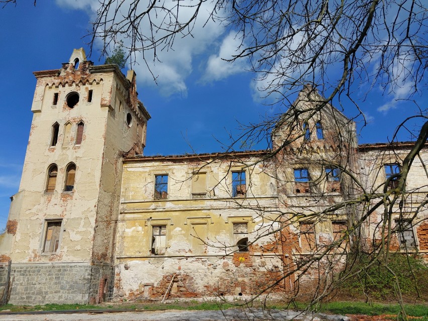 Romantyczna ruina tuż pod Wrocławiem. Pałac w Gałowie nadal...