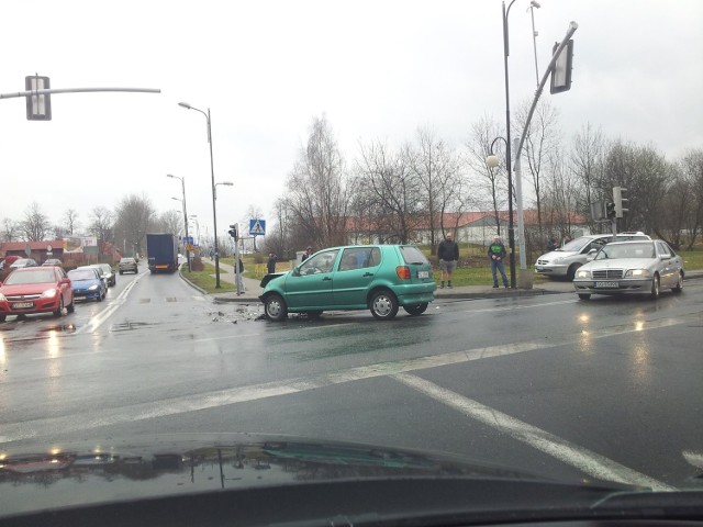 Gliwice: Wypadek na skrzyżowaniu ulic Kozielskiej i Okulickiego, Łabędy, 15.03.2014