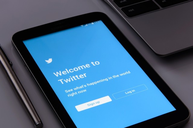 Aktualizacja, jaką Twitter wprowadził do wersji swojej aplikacji w systemie iOS, nie wspomina o weryfikacji jako o głównym zadaniu nowego systemu niebieskiego znacznika.