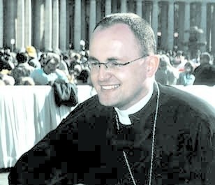 25 kwietnia 2001. Ks. Maciej na placu św. Piotra w Rzymie.