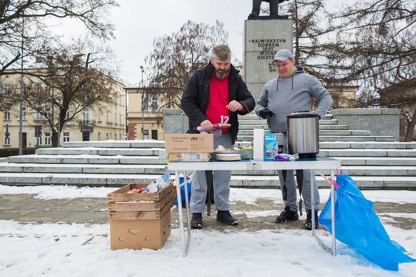 Tarnów. Jedzenie zamiast bomb, dziękuję zamiast zapłaty [ZDJĘCIA]