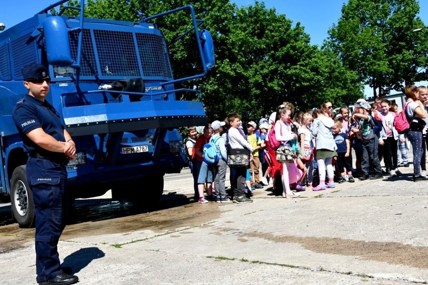 Białystok. Policyjny piknik na Dzień Dziecka. Setki dzieci korzystały z atrakcji w oddziale prewencji [ZDJĘCIA]