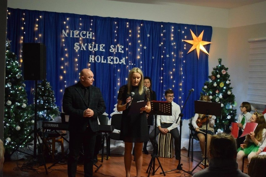 Wspólne kolędowanie w gminie Policzna. Wykonano najpiękniejsze Bożonarodzeniowe pieśni i pastorałki. Zobacz zdjęcia