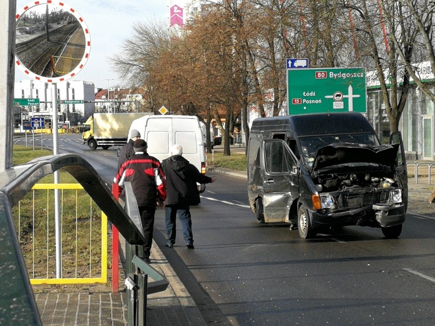 Do groźnej kolizji doszło w poniedziałek rano na...