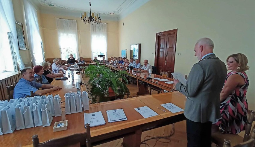 Rada Seniorów Miasta Tarnobrzega spotkała się na pierwszej sesji w trzeciej kadencji. Poznaj skład nowego prezydium, zobacz zdjęcia 