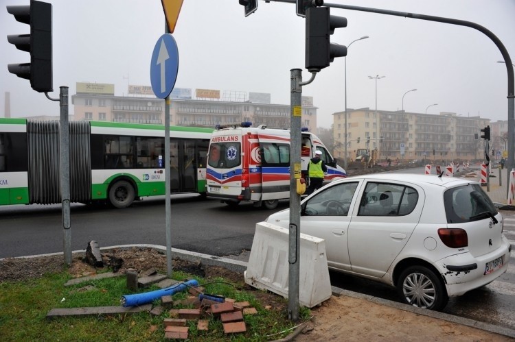 Toyota yaris uderzyła w autobus Białostockiej Komunikacji...