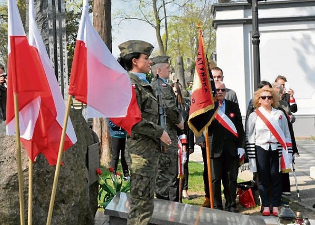 W piątek pod Pomnikiem Katyńskim w Radomiu odbyły się uroczystości 78. rocznicy zbrodni katyńskiej.