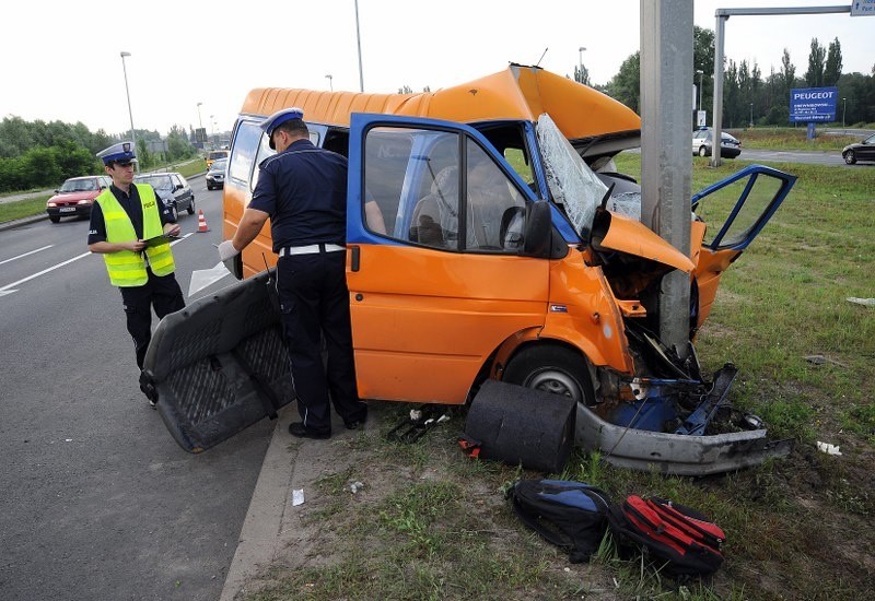 Wypadek busa
Wypadek busa na ul. Eskadrowej w Szczecinie.