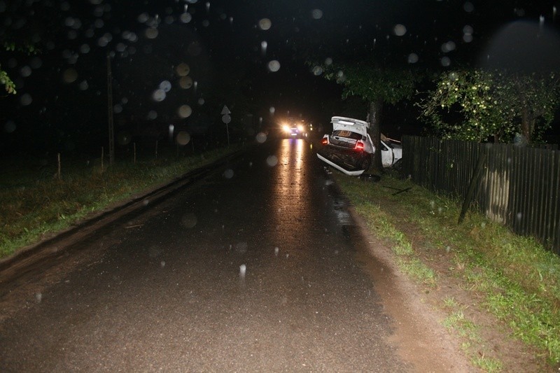 Łukasz G. stracił panowanie nad samochodem. 21-letni pasażer zginął na miejscu (zobacz zdjęcia)