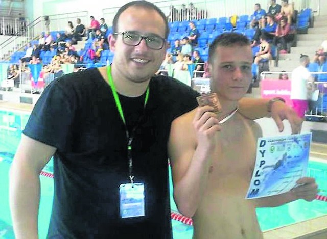 Zdobycia brązowego medalu pierwszy pogratulował Patrykowi Oleksemu trener pływaka, Filip Kletschka. To ich wspólny sukces.