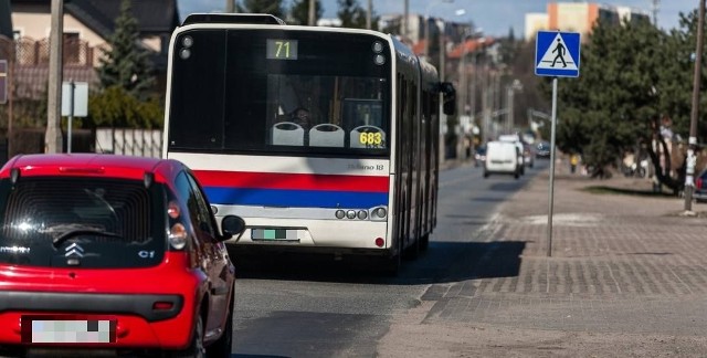 Do kolizji doszło autobusu miejskiego z samochodem osobowym doszło na ul. Kolbego na wysokości ul. Dzięciołowej.