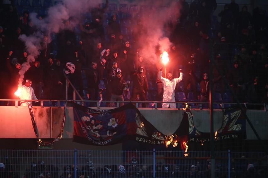 Derby Śląska przerwane, potem zakończone. Kibice Górnika...