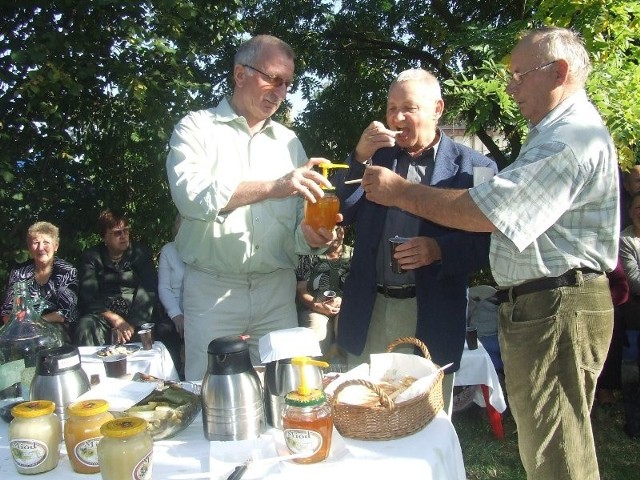 Panowie chętnie degustowali miody