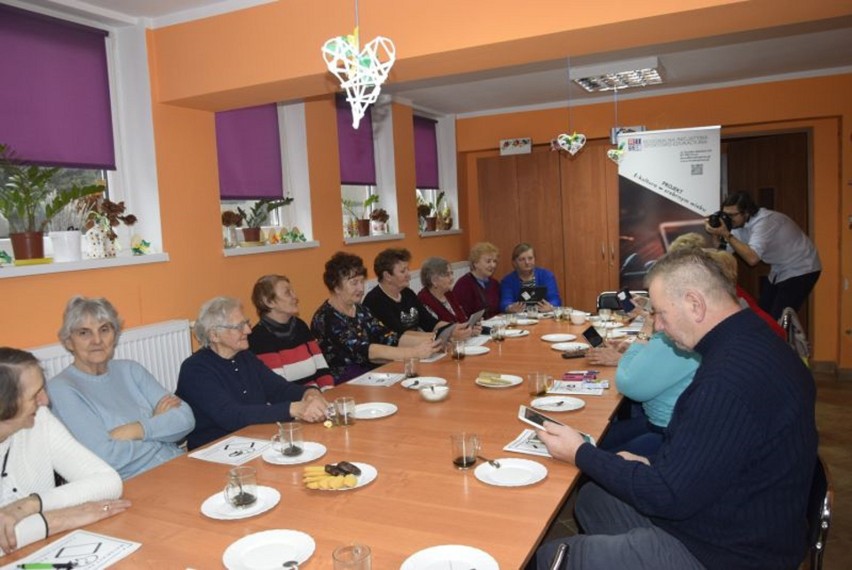 Są wykłady dla seniora. Uniwersytet Trzeciego Wieku rozpoczął działalność w Zbójnie [zobacz zdjęcia]