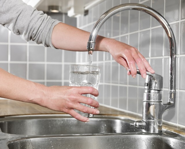 Państwowy Powiatowy Inspektor Sanitarny w Żarach informuje na podstawie sprawozdania z badań, że[b] jakość wody uległa pogorszeniu i nie spełnia wymagań określonych w rozporządzeniu Ministra Zdrowia.