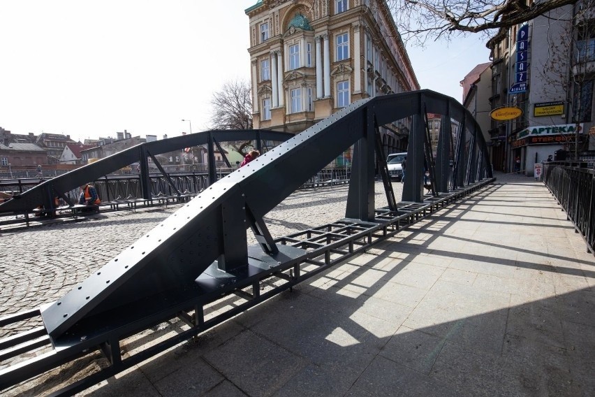 Charakterystyczny most nad rzeką Białą w ciągu ul. 11...