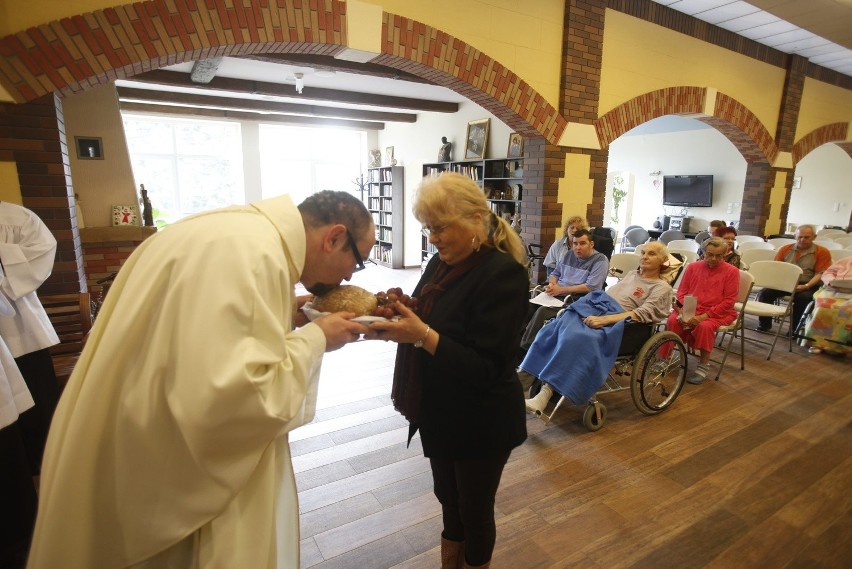 Wielki Czwartek w Hospicjum Cordis. Obrzęd umycia nóg