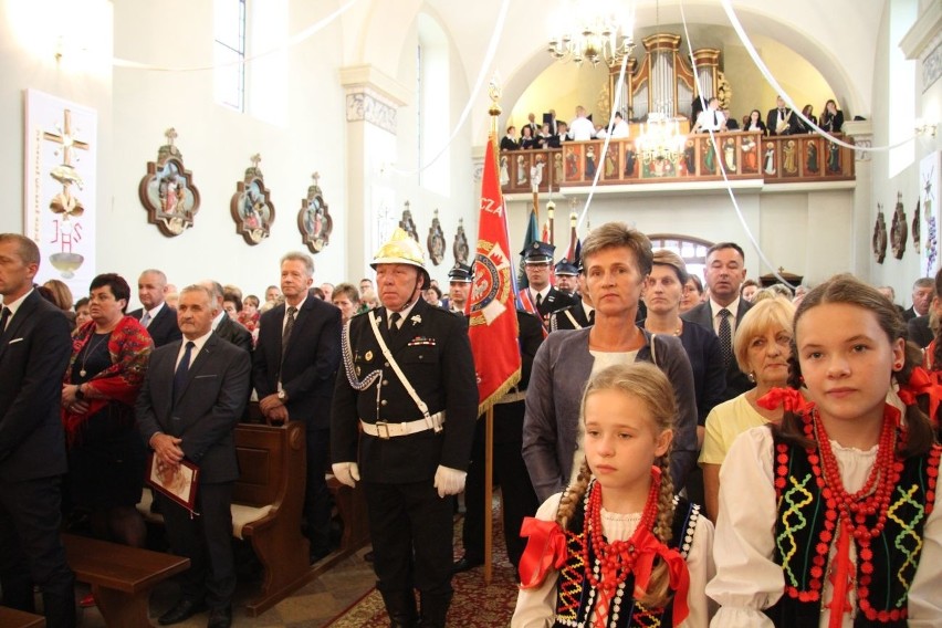 Na dożynkach w Bielinach deszcz, a wszyscy... szczęśliwi