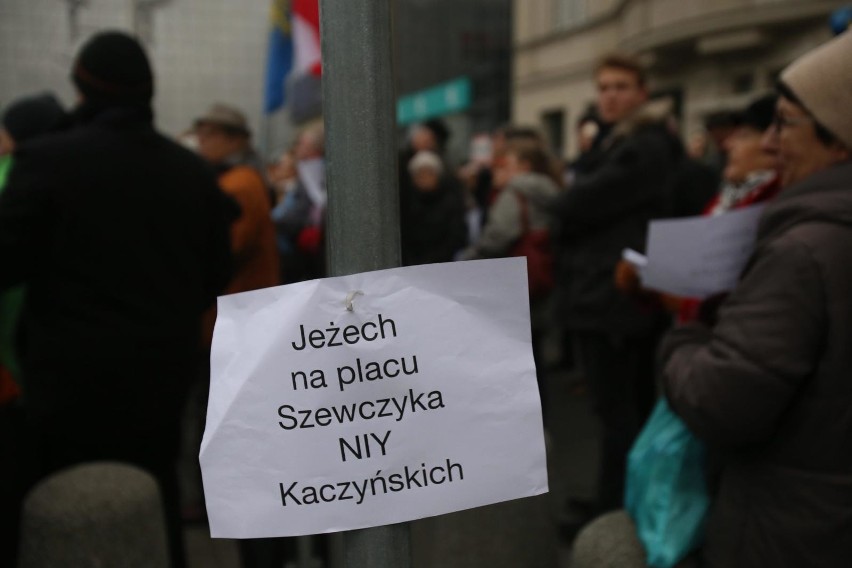 Demonstracja przeciwko zmianie placu Szewczyka w Katowicach...