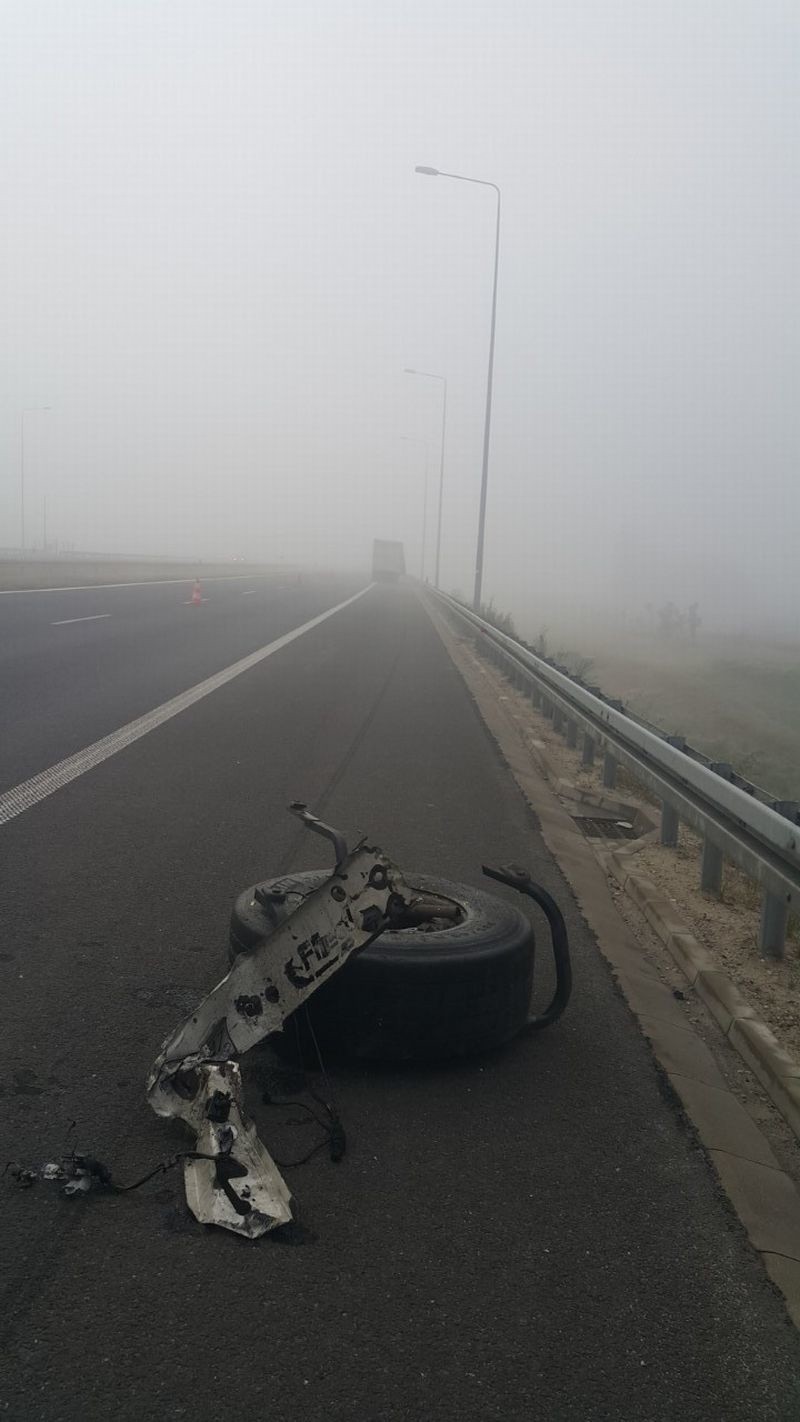 Karambole w gęstej mgle! Autostrada A1 w stronę Łodzi całkowicie zablokowana! [zdjęcia]
