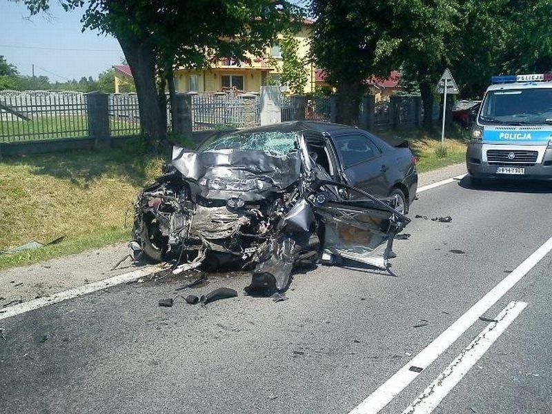 Kierowca toyoty zginął na miejscu.