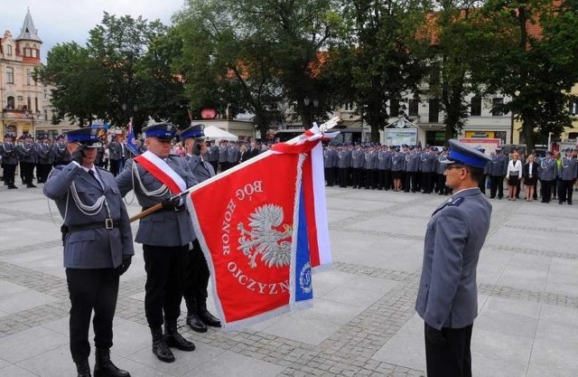 Andrzej Sz. (z prawej) jest na zwolnieniu lekarskim, a w związku z tym zawieszone zostało postępowanie dyscyplinarne w Komendzie Wojewodzkiej Policji w Bydgoszczy