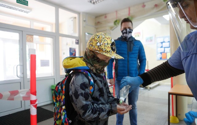 Otwarcie szkół w Rzeszowie po przerwie spowodowanej pandemią koronawirusa.
