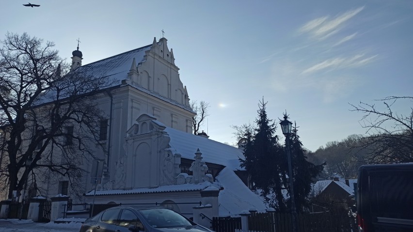 Spacer po skąpanym w słońcu Kazimierzu Dolnym. Zobacz koniecznie