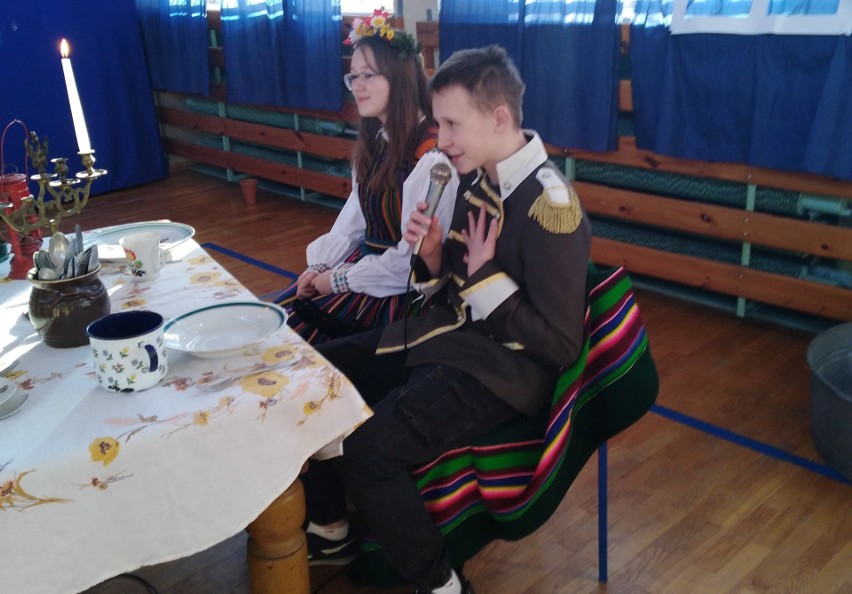 Gmina Przysucha. Uczniowie przygotowali spektakl teatralny w Publicznej Szkole Podstawowej w Skrzyńsku