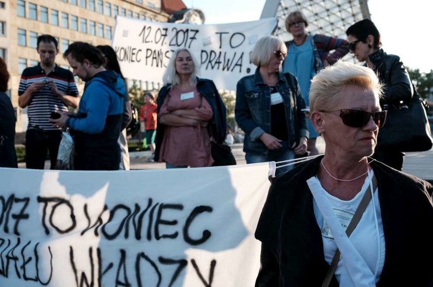 Manifestacja w Poznaniu w obronie sądów