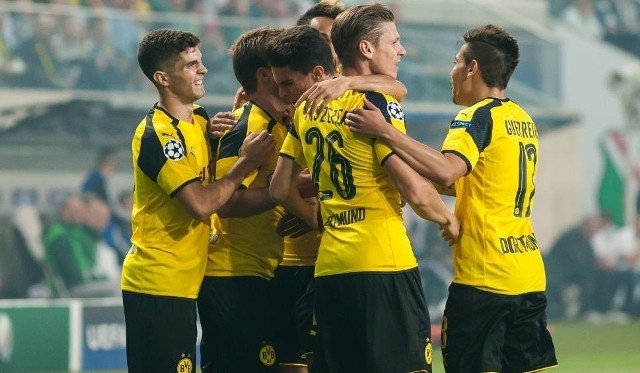 Na zdjęciu: piłkarze Borussi Dortmund. Borussia Dortmund - Bayer 04 Leverkusen, Bundesliga. Borussia Dortmund pokonała 3:2 Bayer Leverkusen. Gole dla gospodarzy strzelali Dan-Axel Zagadou, Jadon Sancho oraz Mario Goetze. Dla Bayeru trafiali Kevin Volland i Jonathan Tah. [24.02.2019, wynik meczu]