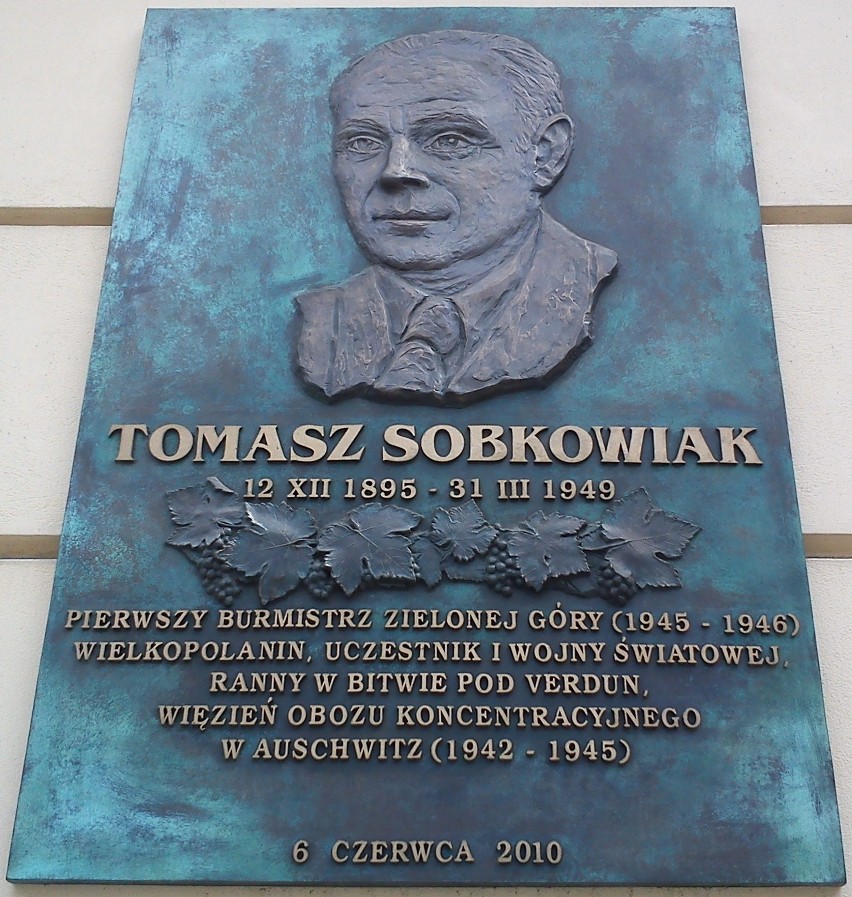 Tomasza Sobkowiak został uhonorowany pamiątkową tablicą,...