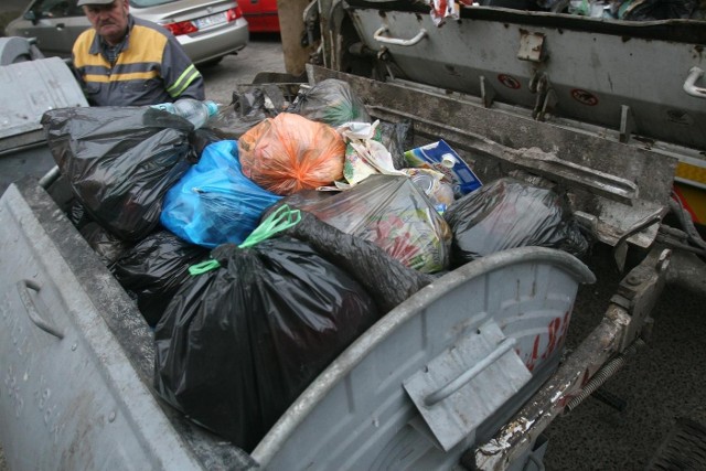 Ustawa śmieciowa zamiast zrobić porządek z odpadami zrodziła jeszcze więcej problemów.