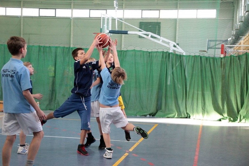 Mikołajkowy Turniej Koszykówki w Rybniku. Dzieci chcą być jak Kobe Bryant